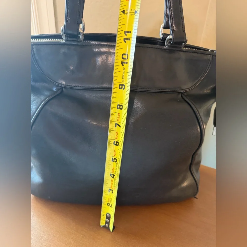 **SALE**Michael Kors Beautiful Vintage Black Leather Tote Bag - Picture 15 of 16